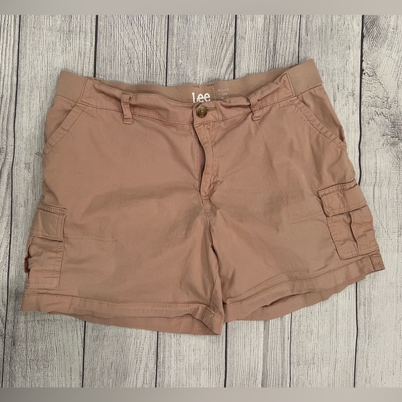 Lee Women's Tan Cargo Mid rise Shorts/size 14 - Picture 6 of 8
